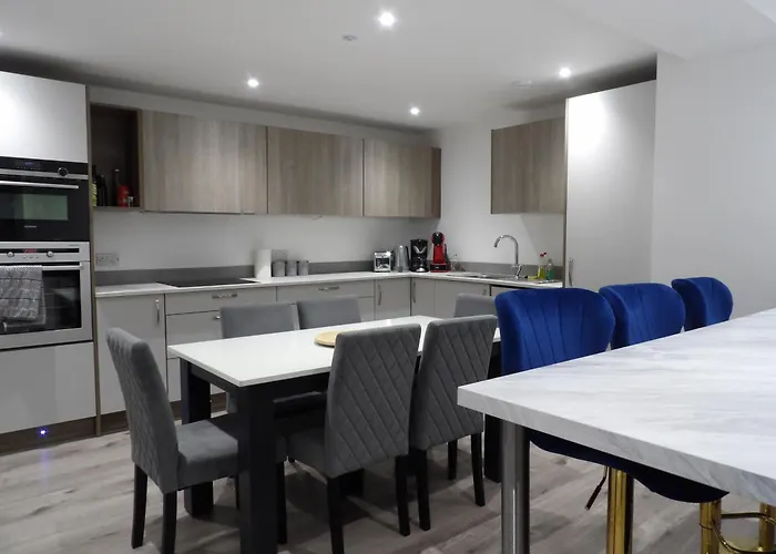 Montgomery Lovely 3 Bedroom With Private Garden In Centre شقة *