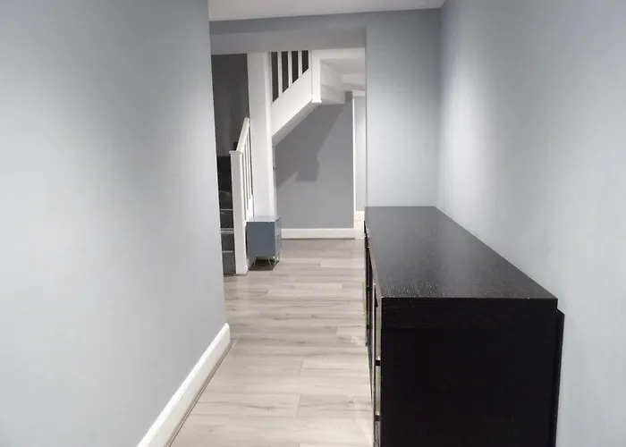 Montgomery Lovely 3 Bedroom With Private Garden In Centre إدنبرة