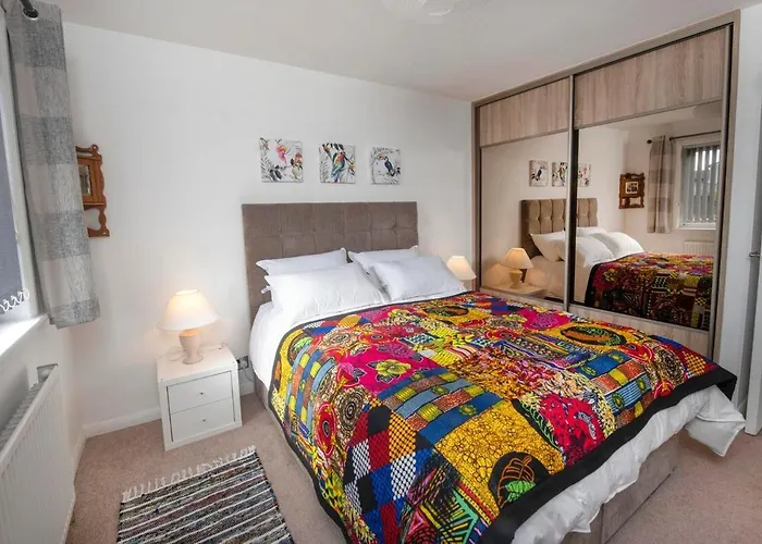 Holiday home Beautiful Attractive House Free Parking Near Airport