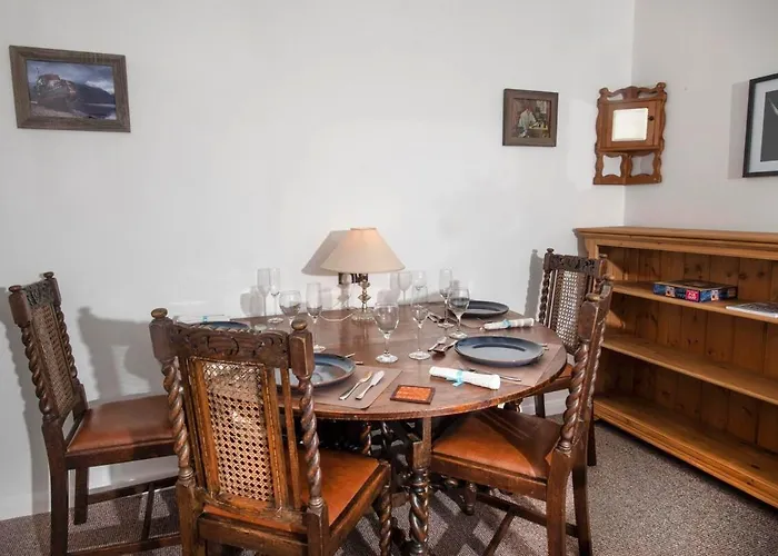 Beautiful Attractive House Free Parking Near Airport