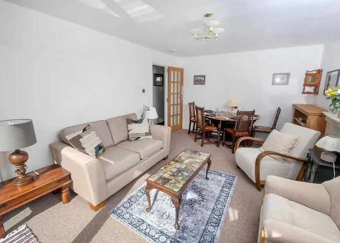 Holiday home Beautiful Attractive House Free Parking Near Airport