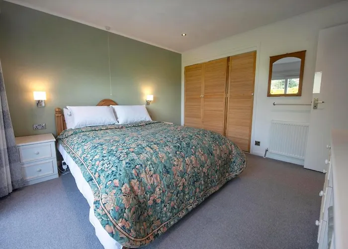 Vakantiehuis Beautiful Attractive House Free Parking Near Airport *