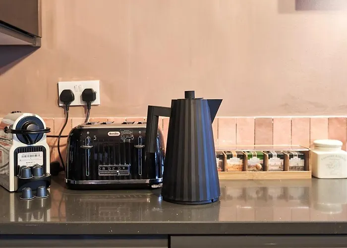 3 Bedroom - Historic Old Town