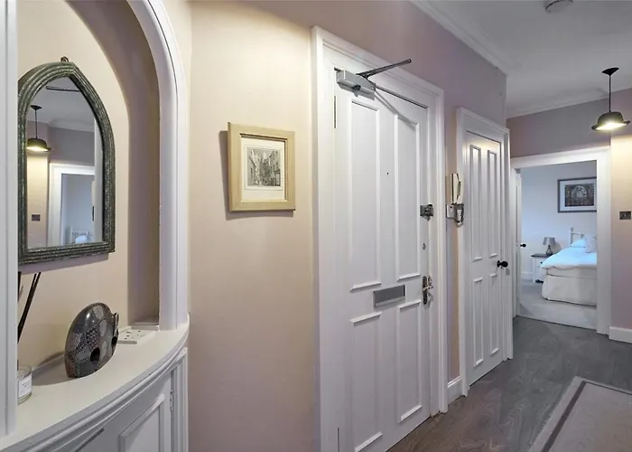 3 Bedroom - Historic Old Town شقة