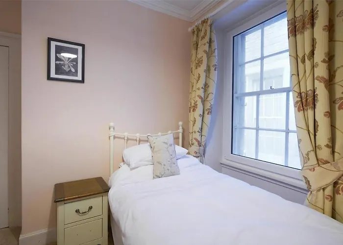 3 Bedroom - Historic Old Town