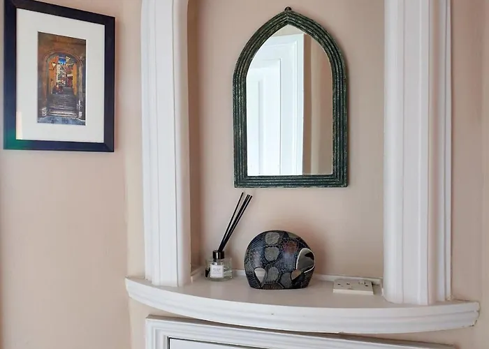 3 Bedroom - Historic Old Town *