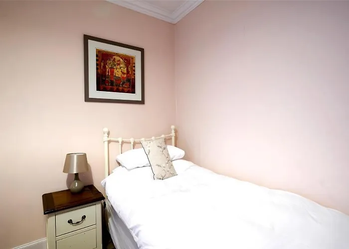 3 Bedroom - Historic Old Town شقة