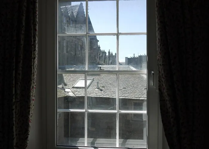 3 Bedroom - Historic Old Town *