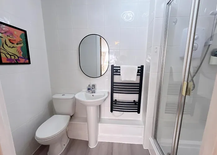 Quiet 2 Bedrooms And 2 Bathrooms With Free Parking Edynburg