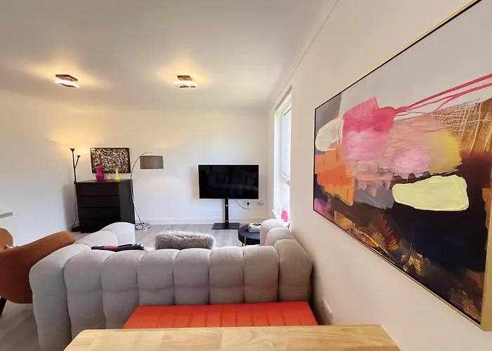 Quiet 2 Bedrooms And 2 Bathrooms With Free Parking Appartamento