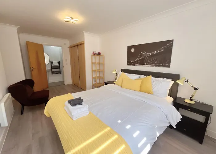 Quiet 2 Bedrooms And 2 Bathrooms With Free Parking Appartamento Edimburgo