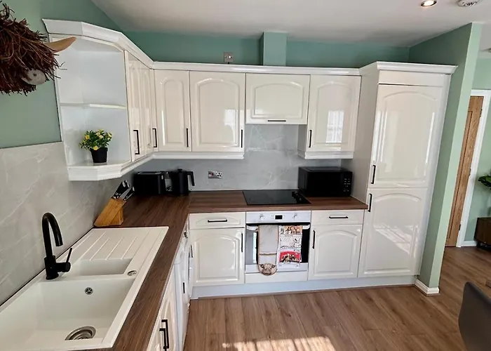 The Wheel House - Private Front Door And Free Parking Apartment *