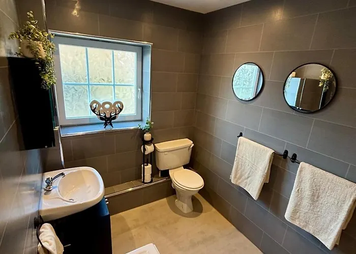 The Wheel House - Private Front Door And Free Parking Apartment