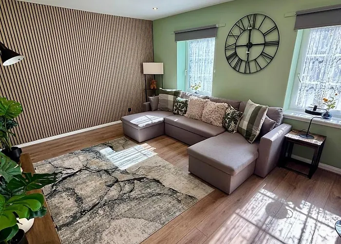 The Wheel House - Private Front Door And Free Parking Apartment