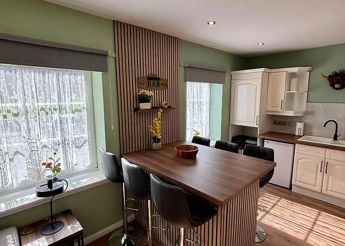 The Wheel House - Private Front Door And Free Parking Apartment