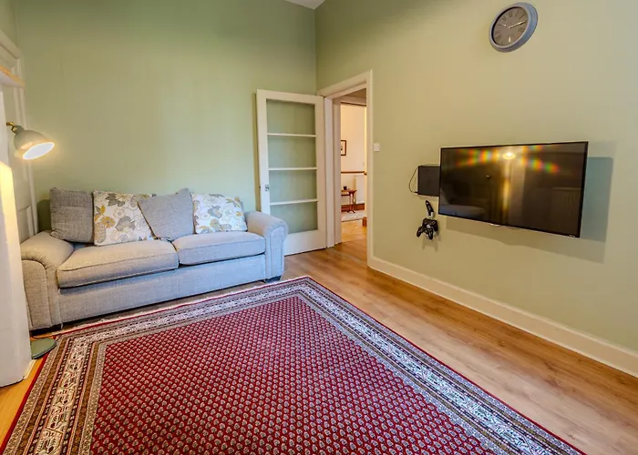 Apartmán Victorian Charm - Lush Garden, Shops And Parking *