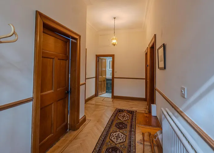 Victorian Charm - Lush Garden, Shops And Parking Apartmán