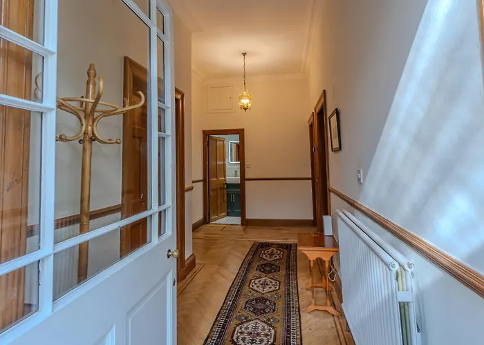 Victorian Charm - Lush Garden, Shops And Parking Apartmán Edinburgh