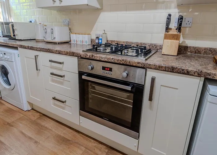 Apartmán Victorian Charm - Lush Garden, Shops And Parking *