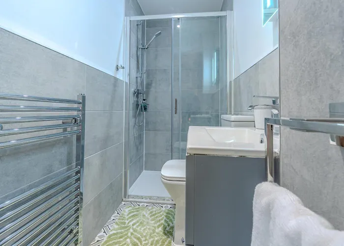 Lejlighed Victorian Charm - Lush Garden, Shops And Parking