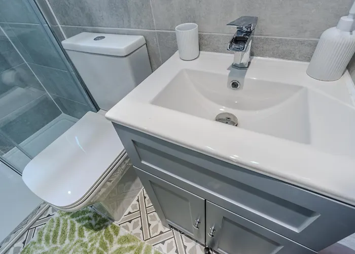 Victorian Charm - Lush Garden, Shops And Parking * Edinburgh