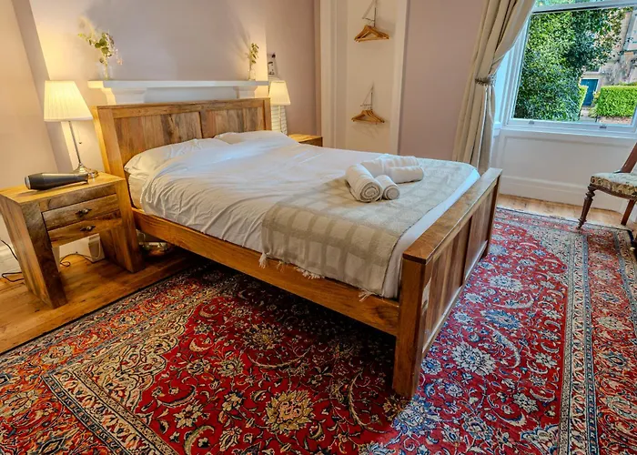 Victorian Charm - Lush Garden, Shops And Parking *