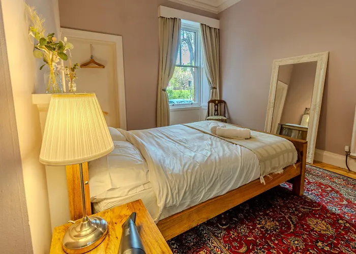 Victorian Charm - Lush Garden, Shops And Parking Lejlighed Edinburgh