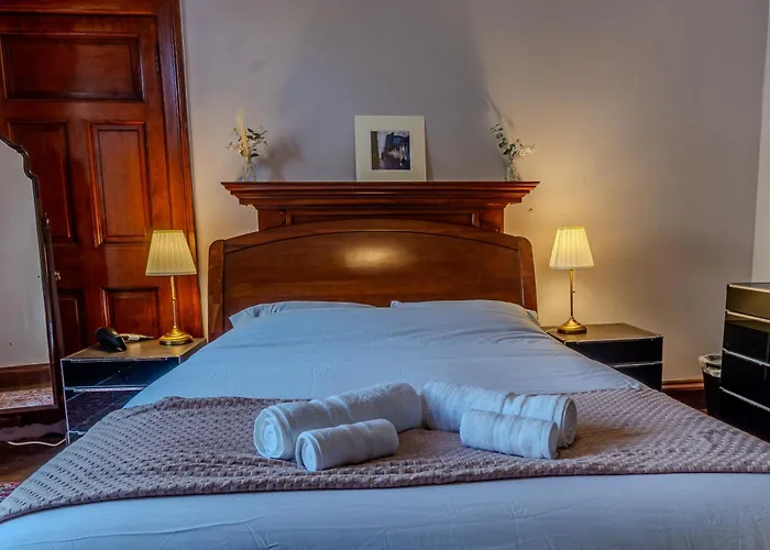 Victorian Charm - Lush Garden, Shops And Parking