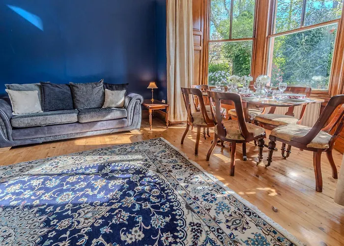 Victorian Charm - Lush Garden, Shops And Parking