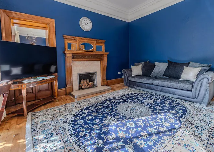 Apartmán Victorian Charm - Lush Garden, Shops And Parking