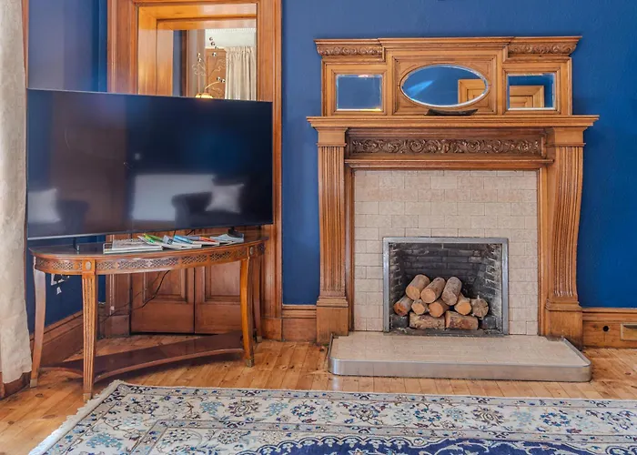 Lejlighed Victorian Charm - Lush Garden, Shops And Parking *