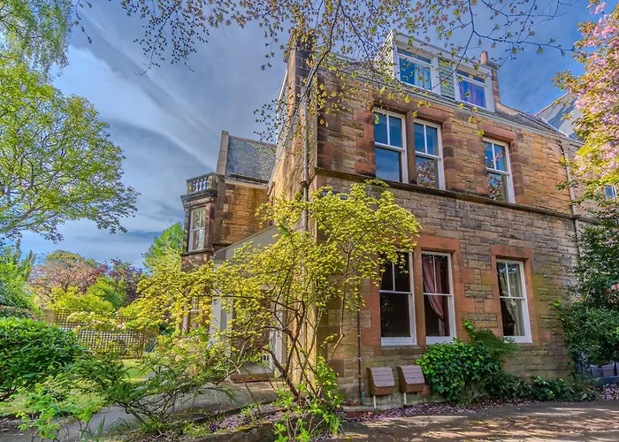 Victorian Charm - Lush Garden, Shops And Parking * Edinburgh