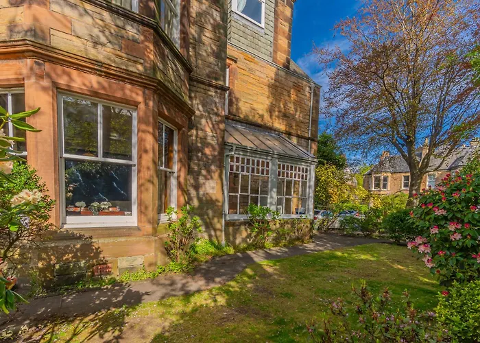 Victorian Charm - Lush Garden, Shops And Parking Lejlighed *