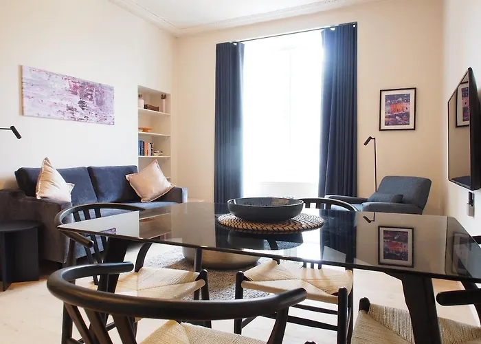 Spacious Luxe 2-bed Near The Centre - Flat 6, Elgin House