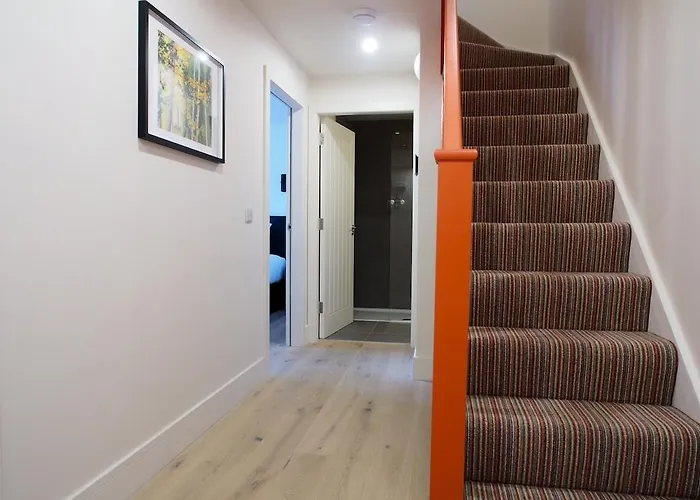 דירה Bright & Airy Mezzanine Loft In - Flat 4, Elgin House