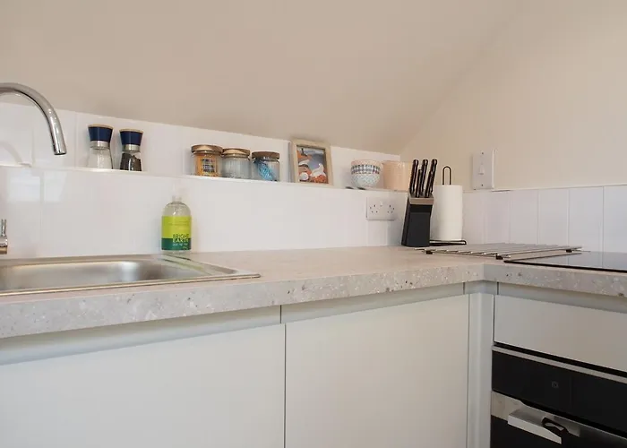 Bright & Airy Mezzanine Loft In - Flat 4, Elgin House דירה