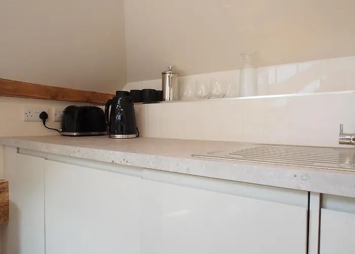 Bright & Airy Mezzanine Loft In - Flat 4, Elgin House דירה