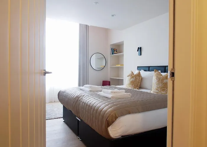 דירה Bright & Airy Mezzanine Loft In - Flat 4, Elgin House אדינבורו