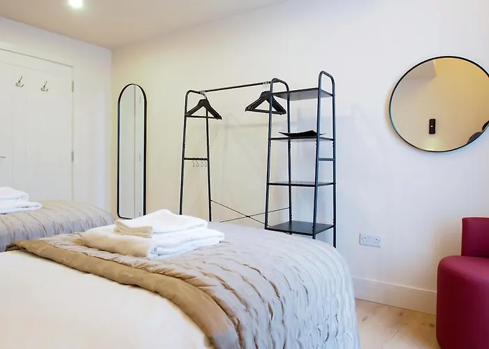 Bright & Airy Mezzanine Loft In - Flat 4, Elgin House דירה אדינבורו