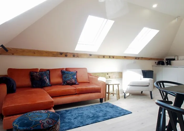 Bright & Airy Mezzanine Loft In - Flat 4, Elgin House Lägenhet *