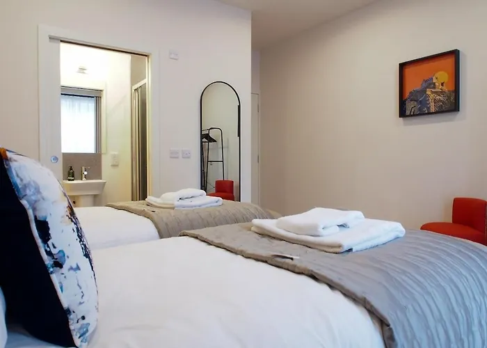 Spacious And Modern 2-bed On Easter Road - Flat 3, Elgin House * אדינבורו