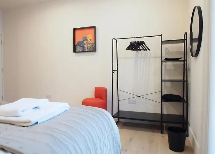 Spacious And Modern 2-bed On Easter Road - Flat 3, Elgin House אדינבורו