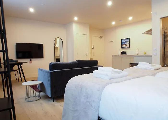 Stylish, Modern On Easter Road - Flat 2, Elgin House Daire *