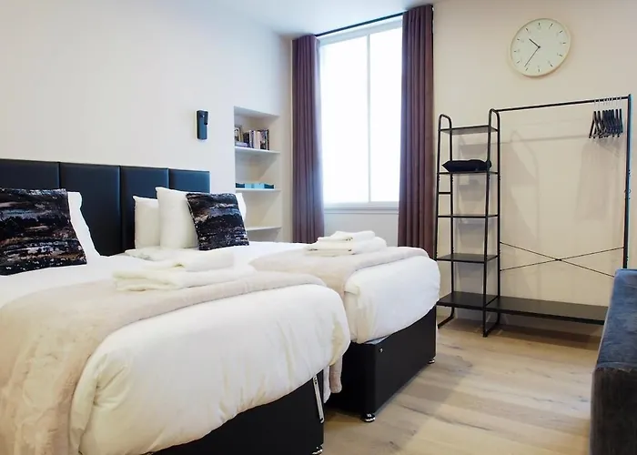 Stylish, Modern On Easter Road - Flat 2, Elgin House * Edinburgh