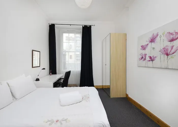 Joivy 3 Bed Flat In Old Town, Close To Grassmarket *
