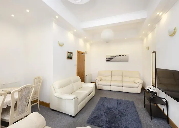 Joivy 3 Bed Flat In Old Town, Close To Grassmarket * Edinburgh