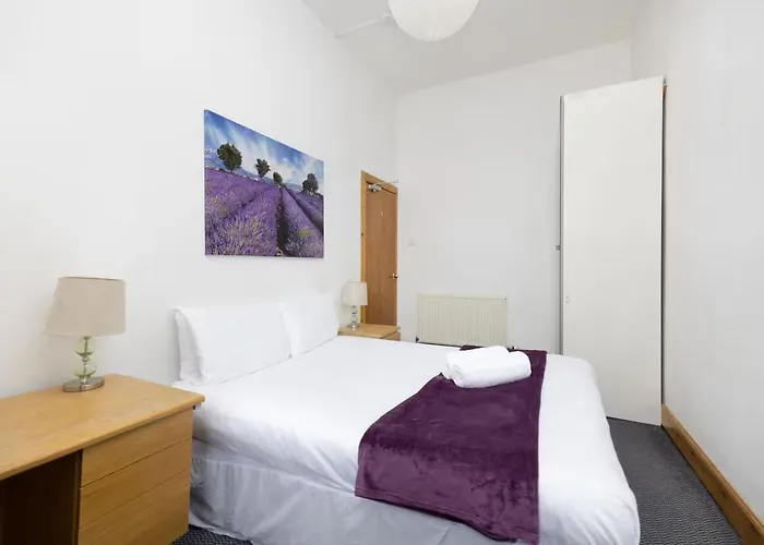 Joivy 3 Bed Flat In Old Town, Close To Grassmarket * Edinburgh