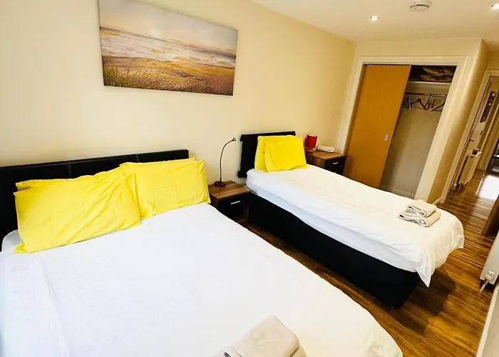 In Newington דירה *