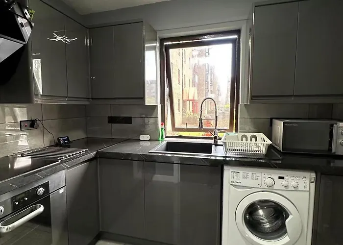 Апартаменты Two Bedroom Flat In Center With Free Parking