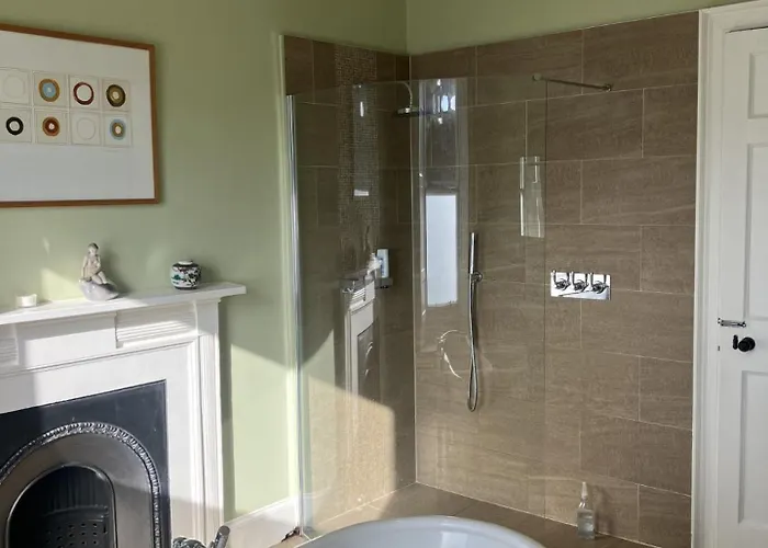 Georgian Townhouse In Centre